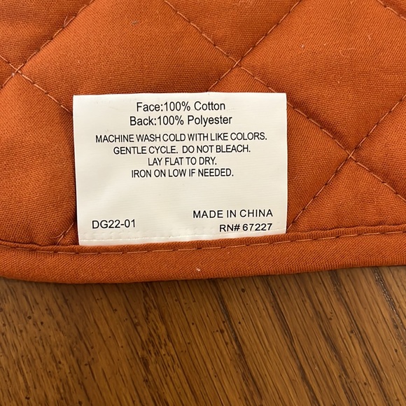 Autumn Gnome, set of Oven Mitt, Pot holder, and 2 Microfiber Dishcloths. - Picture 6 of 6